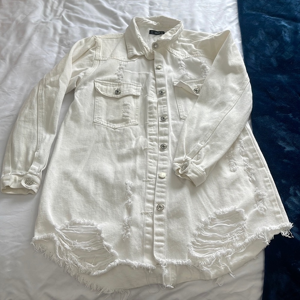LIKE NEW. White Jean Jacket. Size Small in Womens